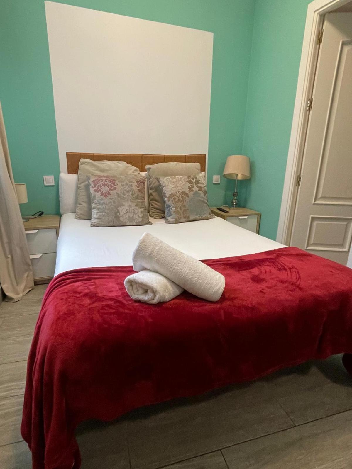 Apartment In The Center Of Мадрид Екстериор снимка